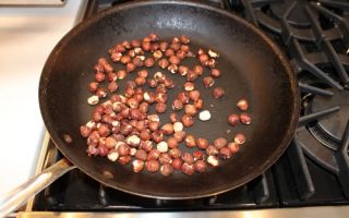 Как се белят лешници