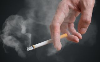 Как да се отървете от миризмата на цигари на ръцете си